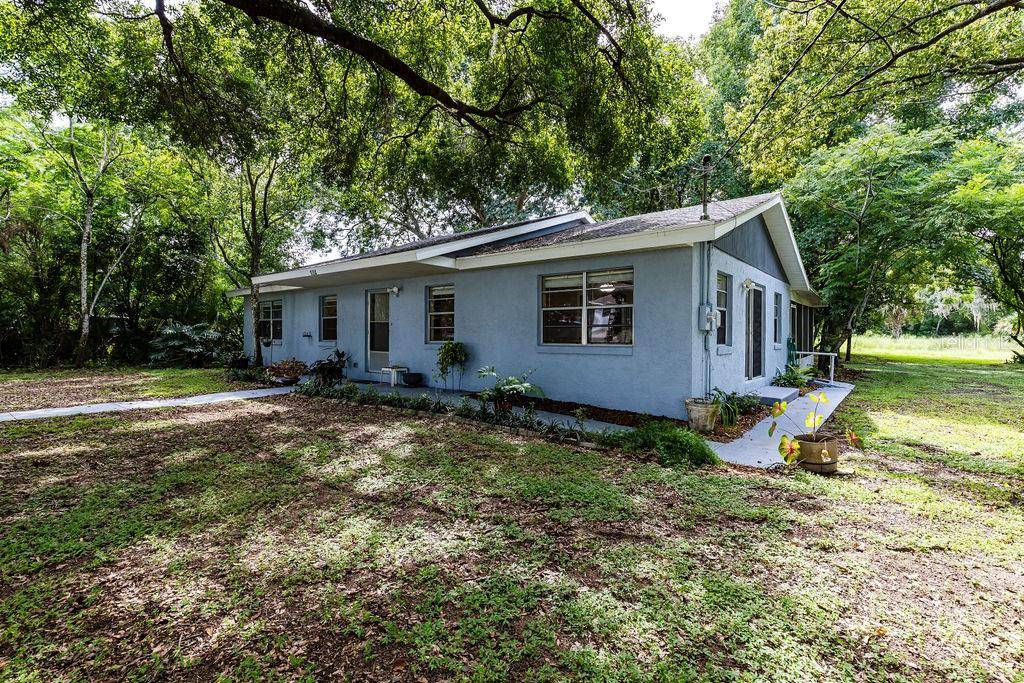 Eustis, FL 32726,104 FRUITWOOD AVE