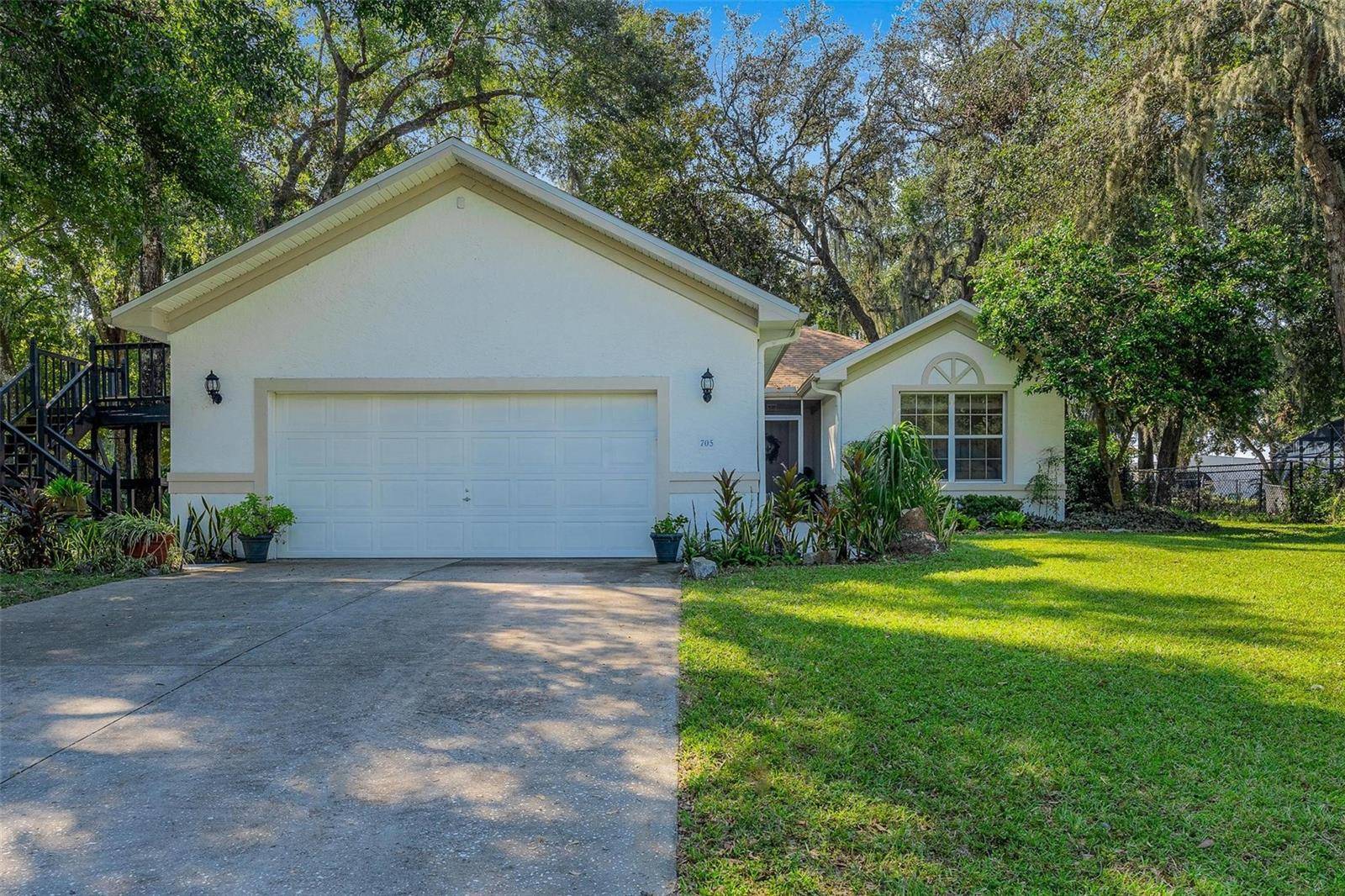 Fruitland Park, FL 34731,705 VILLAGE CT