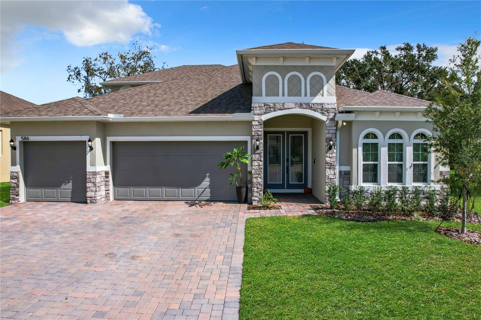 Howey In The Hills, FL 34737,586 VIA BELLA CT