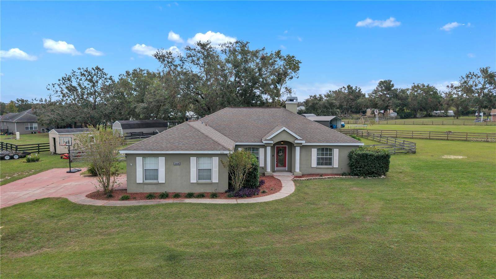 Lady Lake, FL 32159,5350 GREEN BRIAR DR