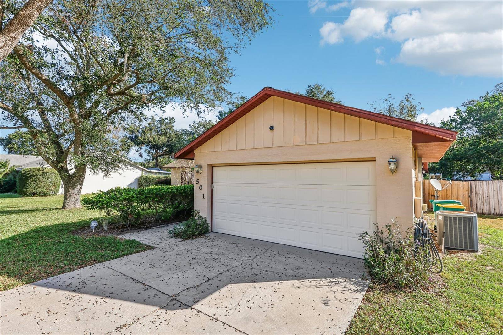 Eustis, FL 32726,501 CHERRY TREE ST