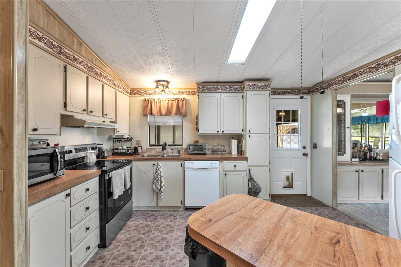 Tavares, FL 32778,1435 MOHAWK CIR