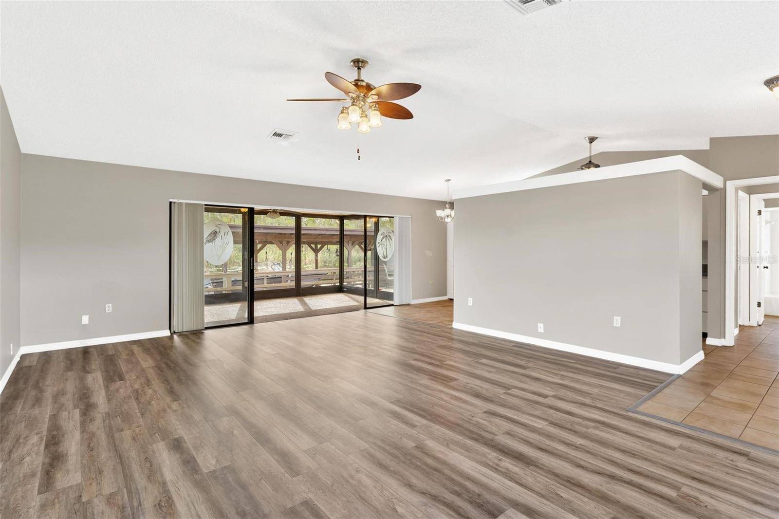 Tavares, FL 32778,13340 COUNTRY CLUB DR
