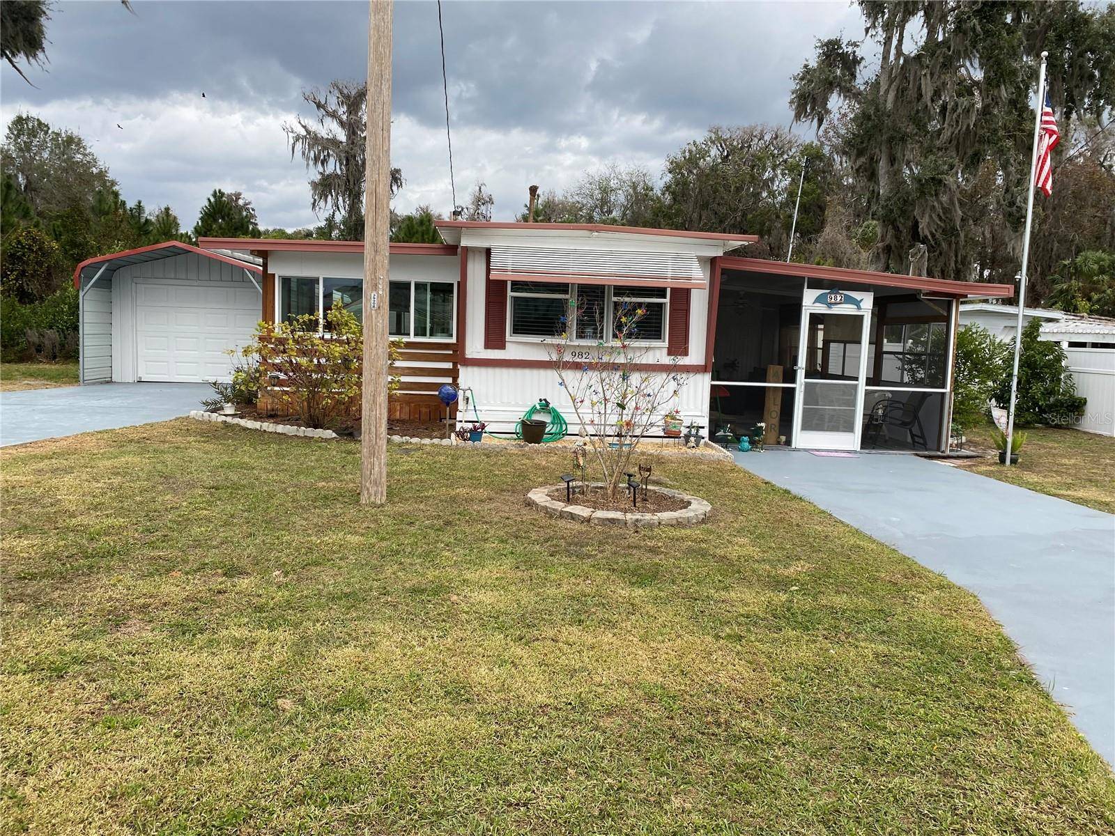 Lake Panasoffkee, FL 33538,982 CR 461