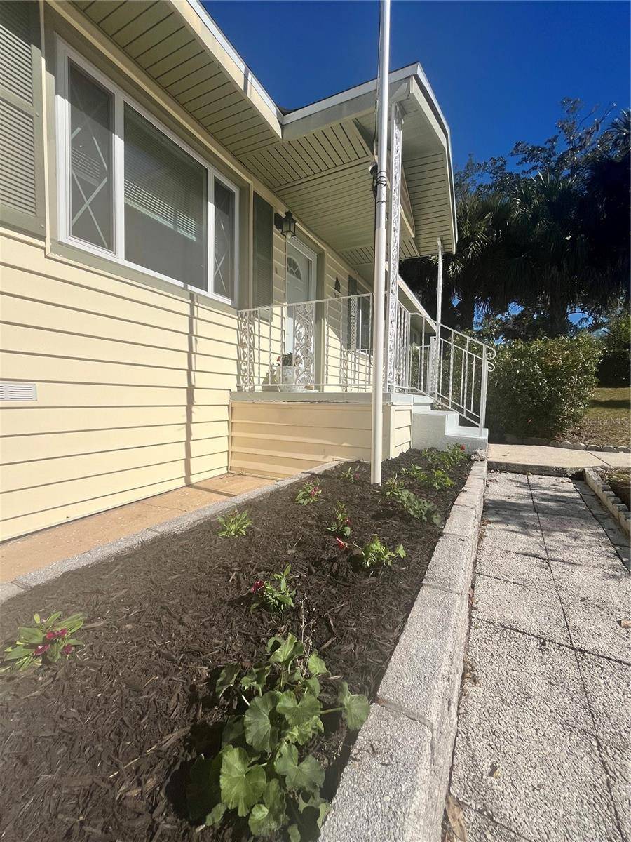 Mount Dora, FL 32757,505 W 10TH AVE