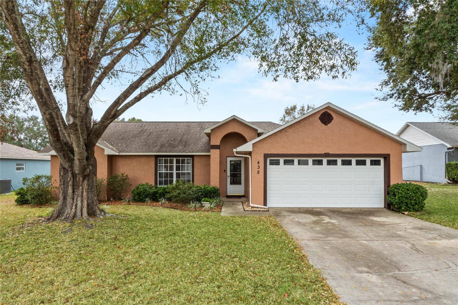 Tavares, FL 32778,438 WOODVIEW DR