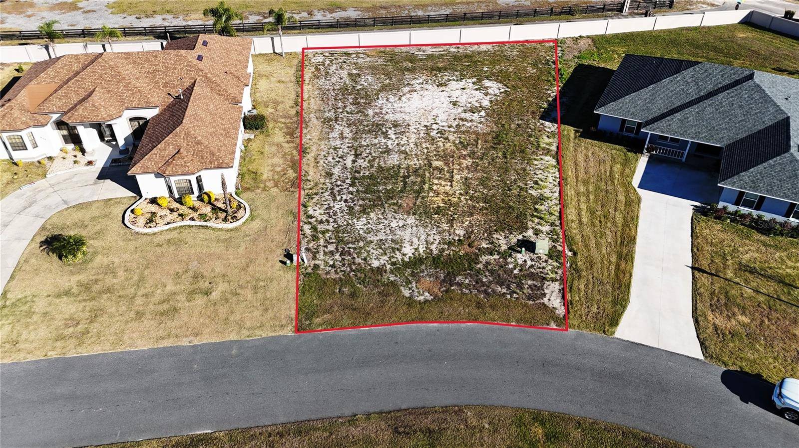 Leesburg, FL 34748,817 OAKS SHORES RD