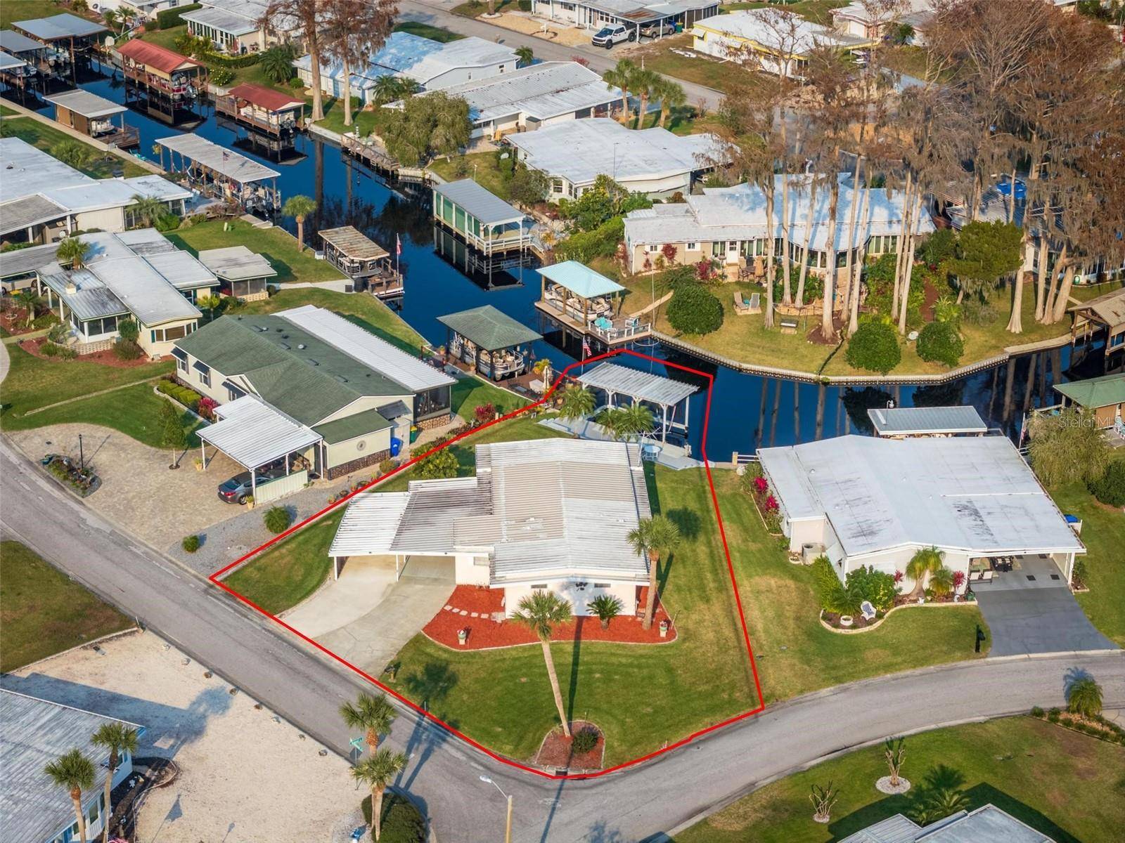 Tavares, FL 32778,920 MORNINGVIEW DR