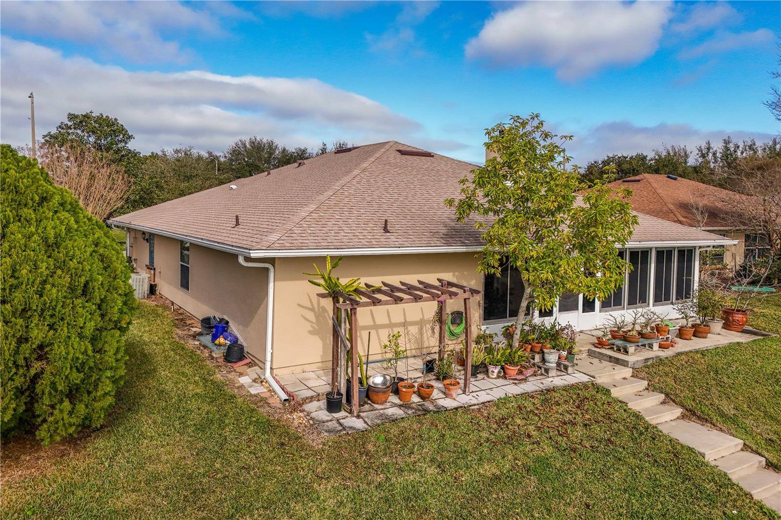 Tavares, FL 32778,1739 LAKE VILLA DR