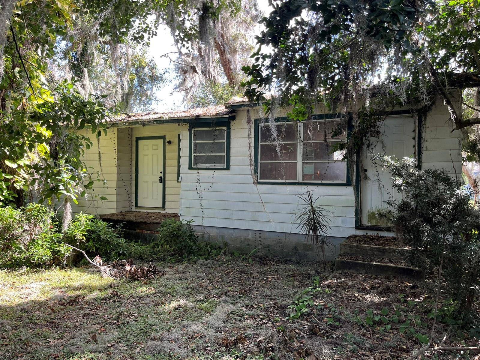 Fruitland Park, FL 34731,100 PALM ST