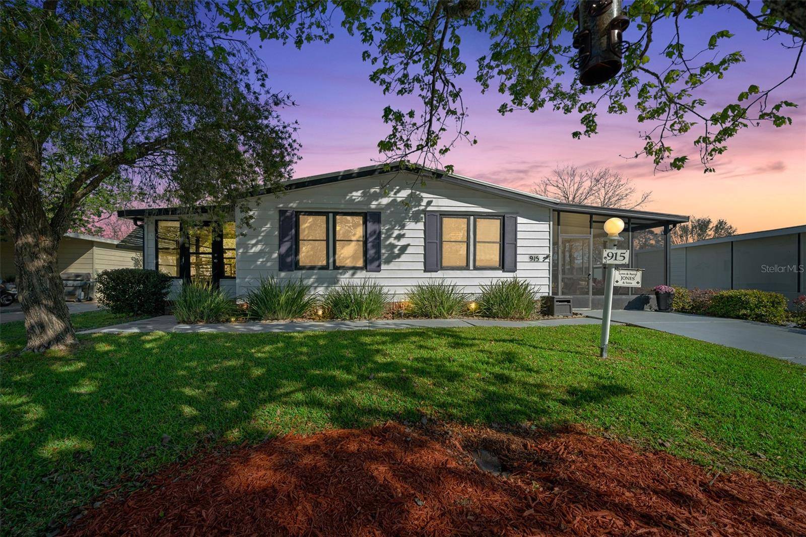 Lady Lake, FL 32159,915 OLEANDER ST
