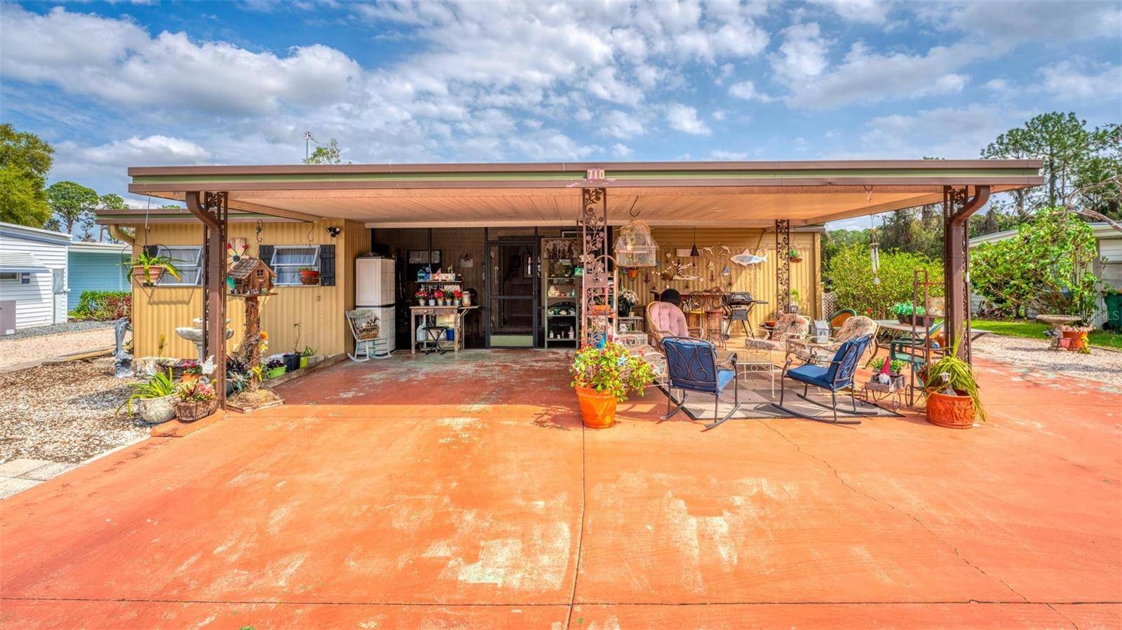 Tavares, FL 32778,710 DOLPHIN DR