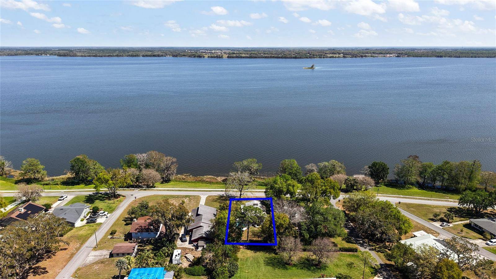 Howey In The Hills, FL 34737,603 N LAKESHORE BLVD
