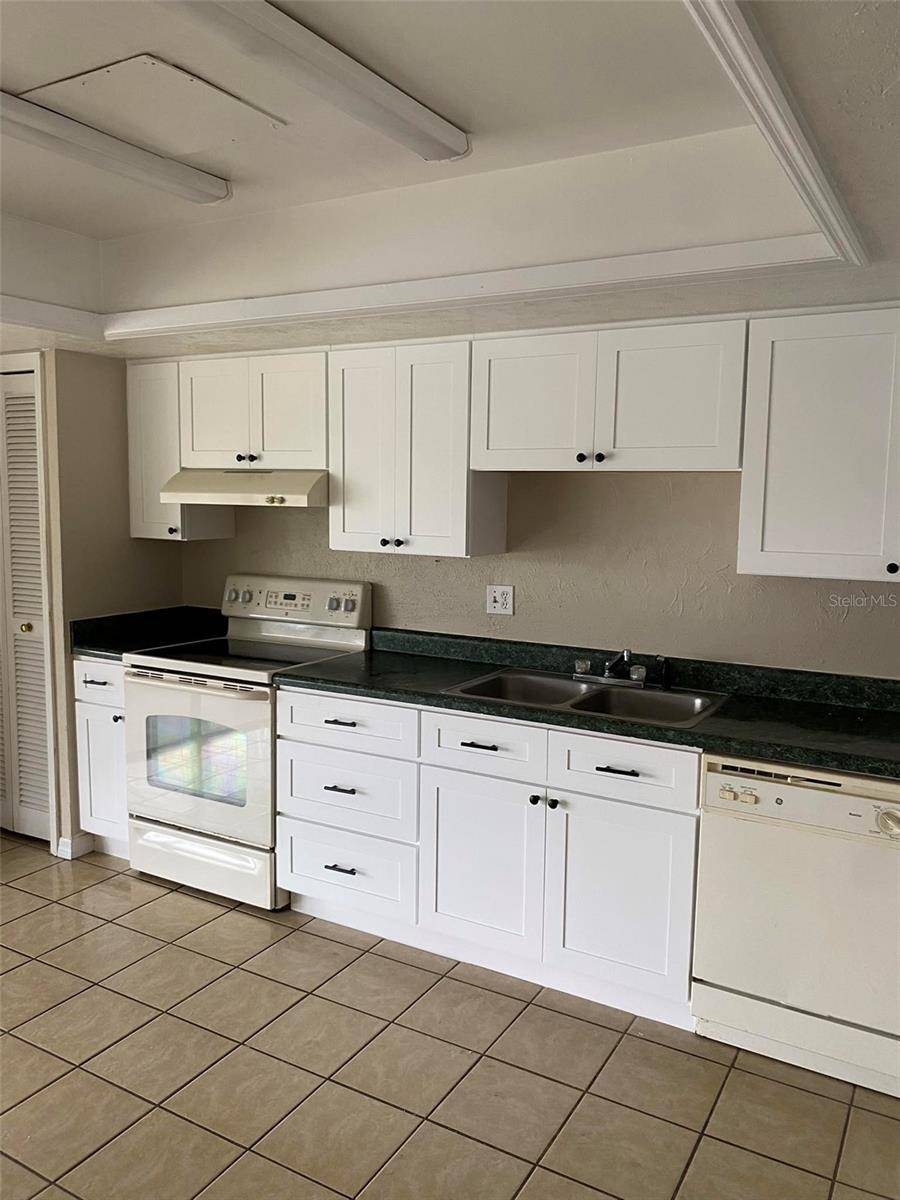 Tavares, FL 32778,26645 COUNTY ROAD 561 #2