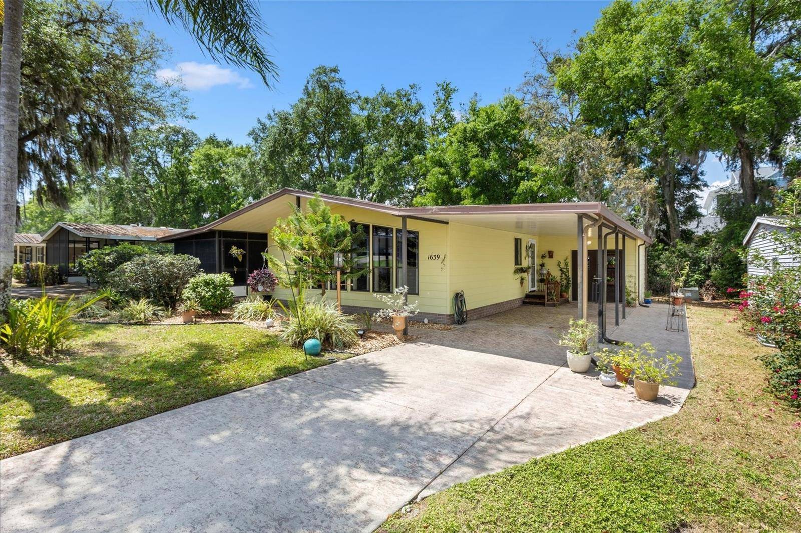 The Villages, FL 32159,1639 W SCHWARTZ BLVD