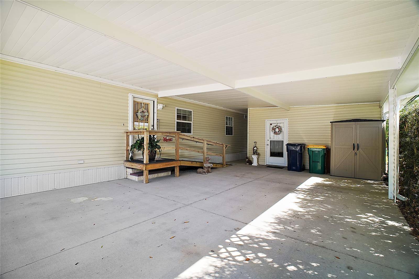 Tavares, FL 32778,3209 MANATEE RD