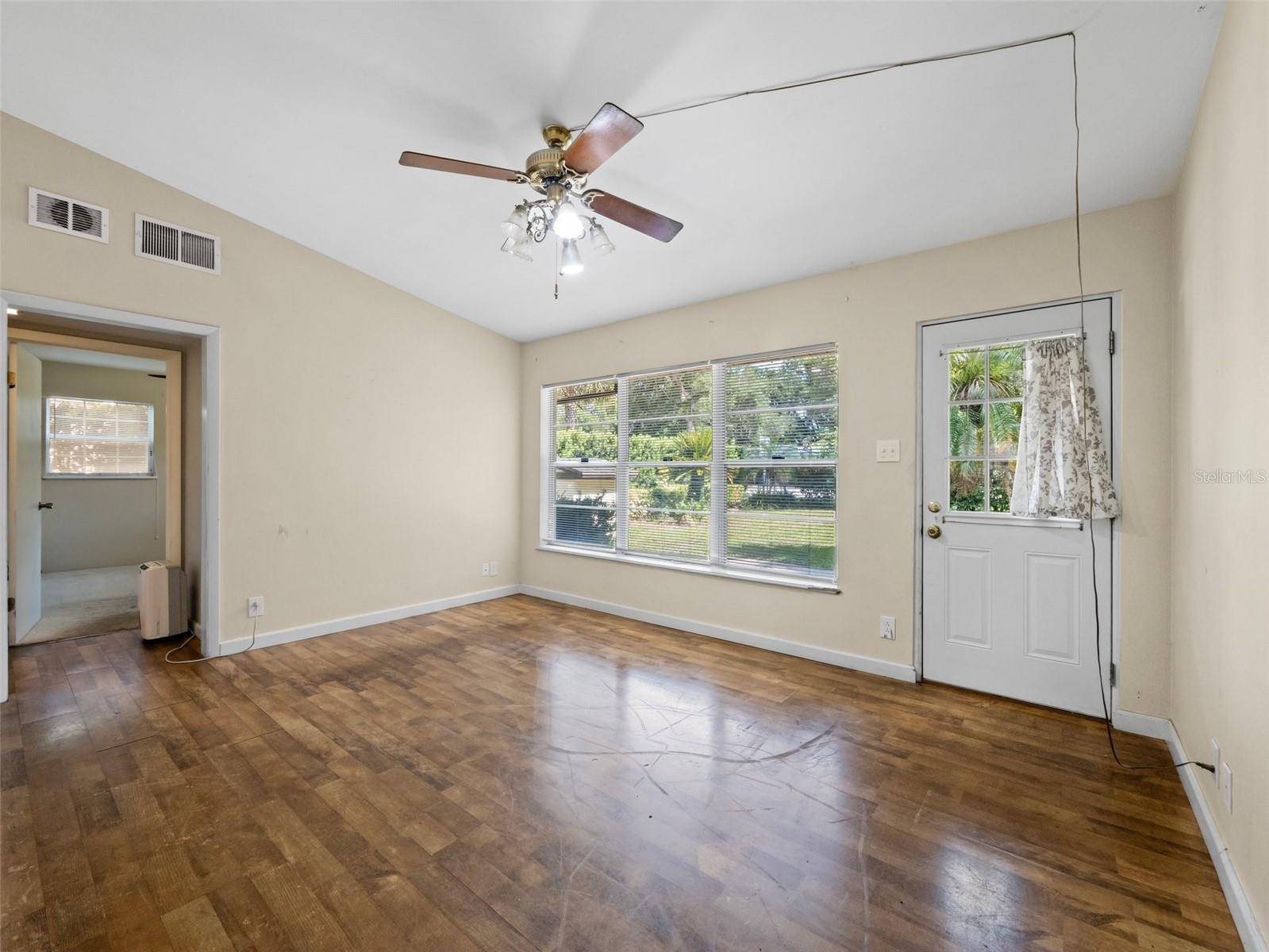 Sorrento, FL 32776,25519 COLMAR AVE