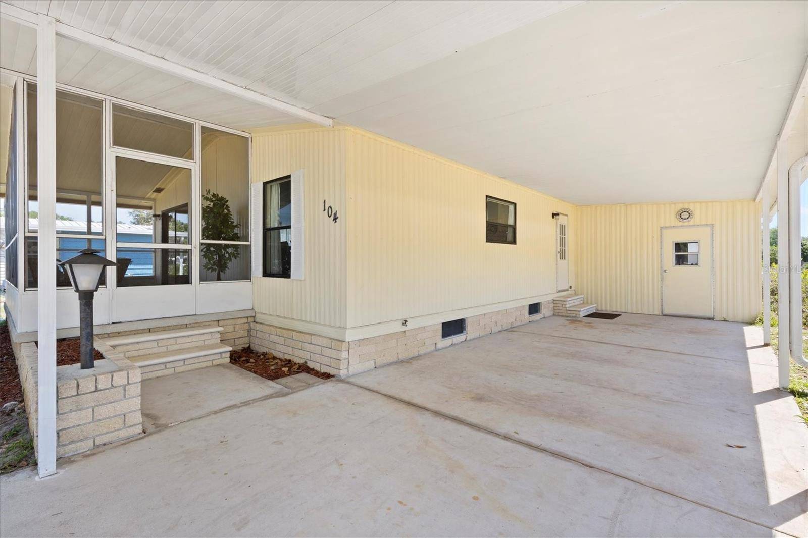 Wildwood, FL 34785,104 WINTERBERRY AVE