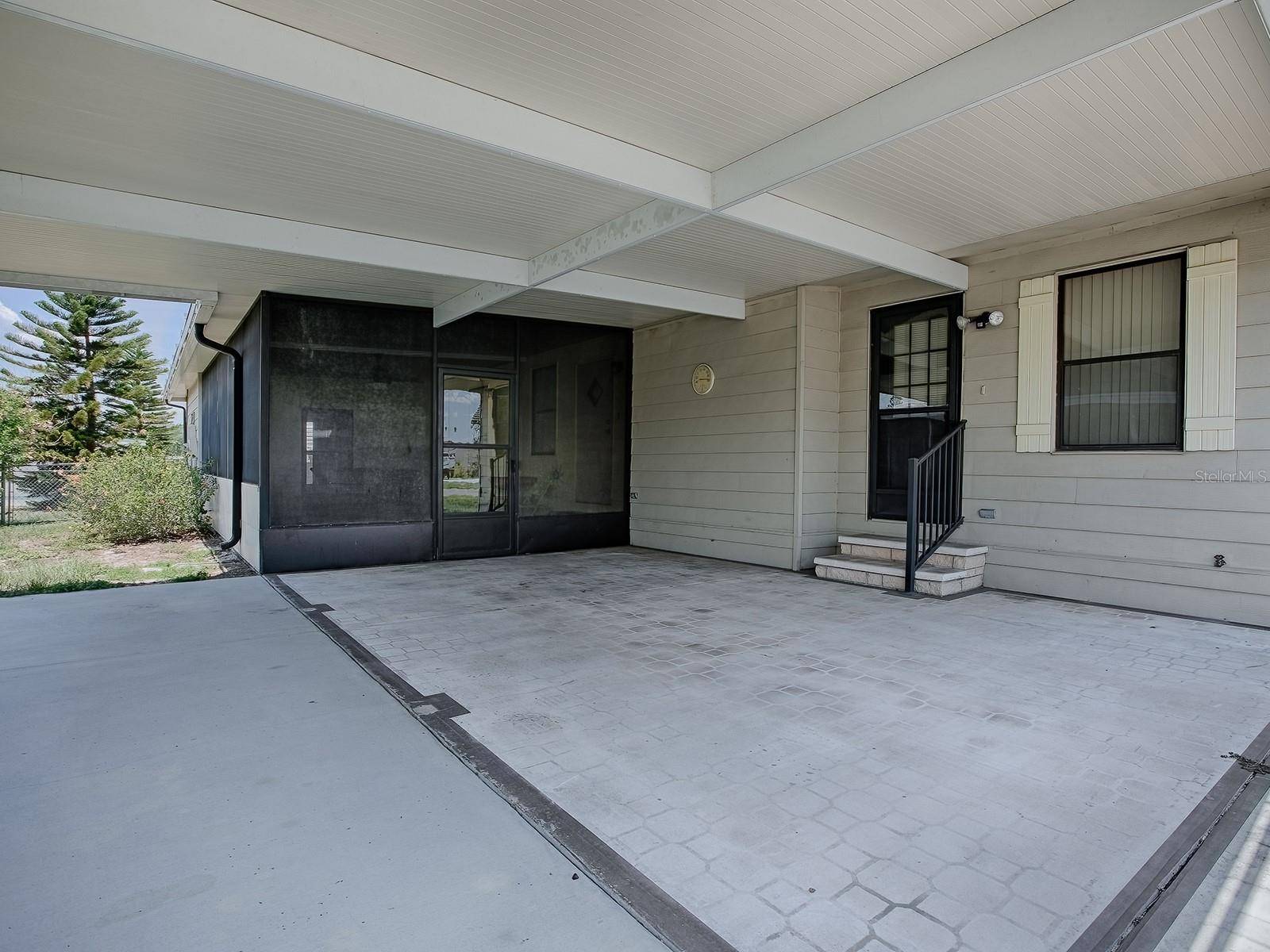 Tavares, FL 32778,1437 APACHE CIR