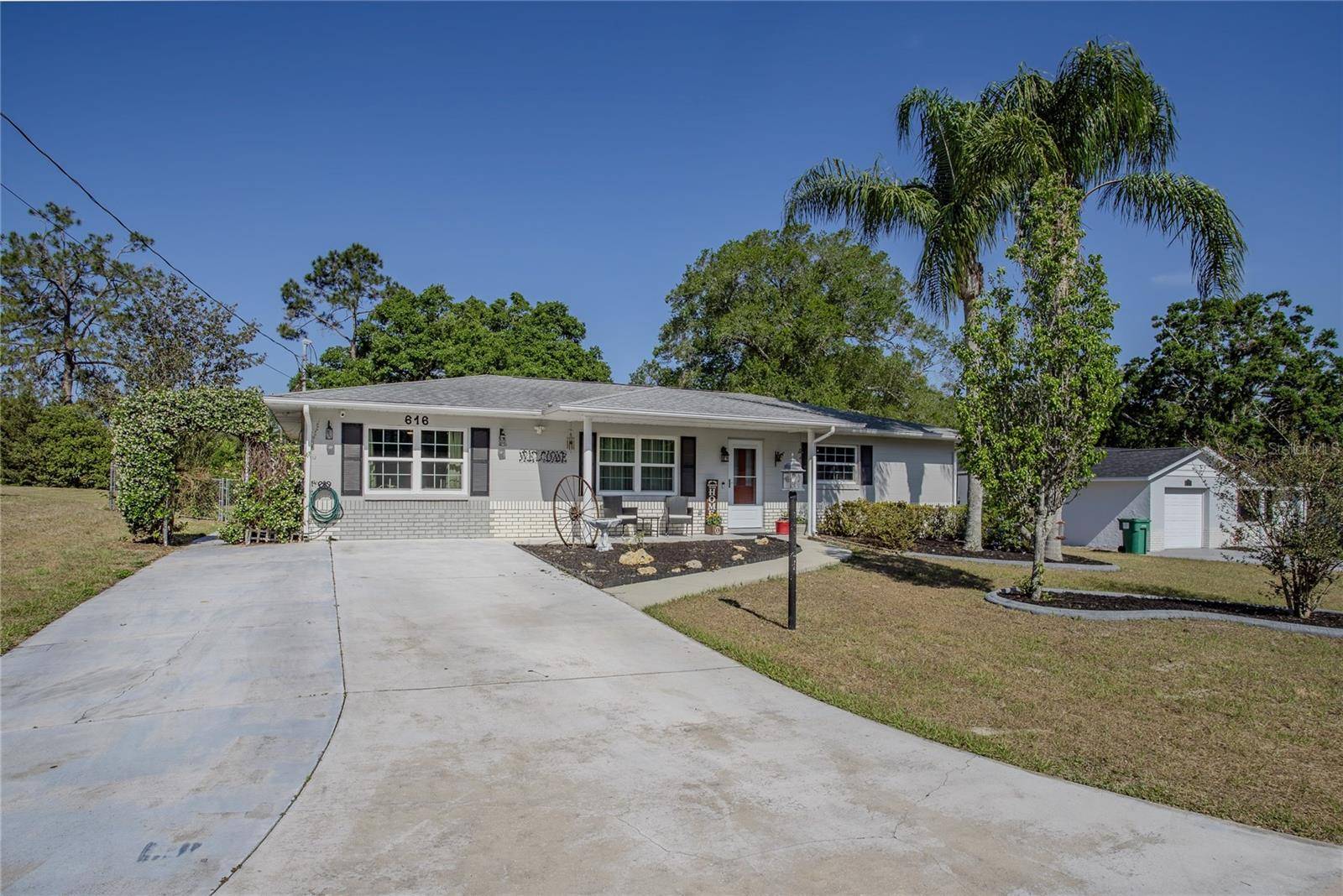 Lady Lake, FL 32159,616 THIRD AVE