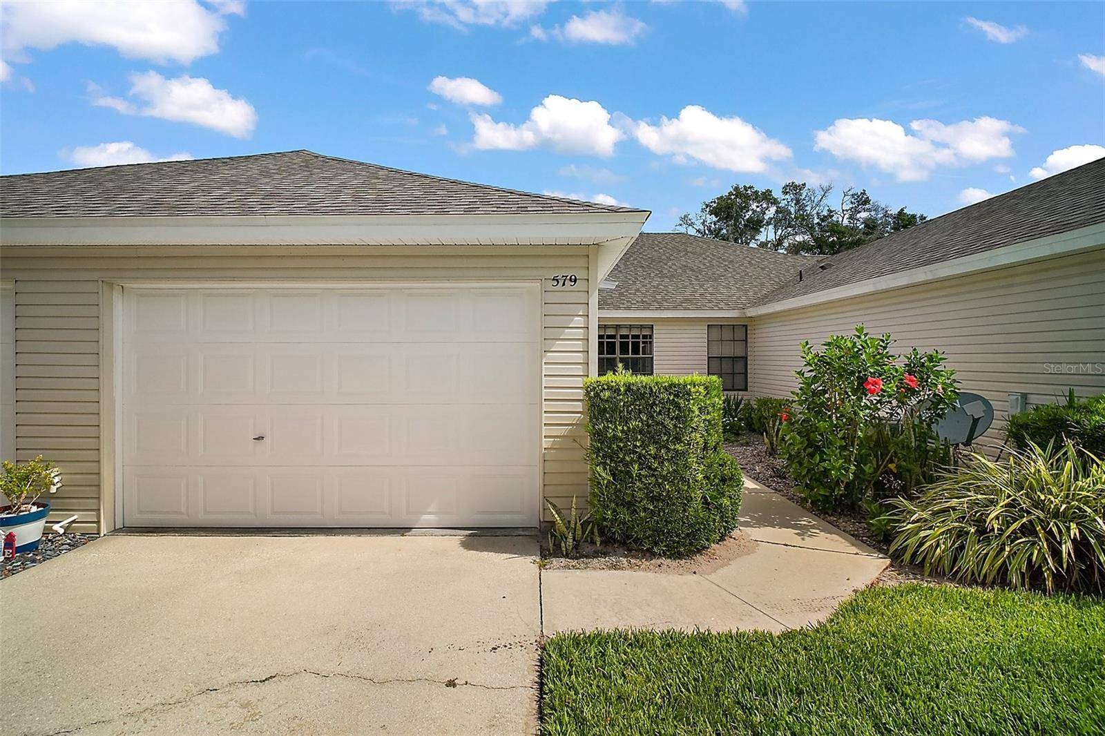 Tavares, FL 32778,579 JUNIPER WAY