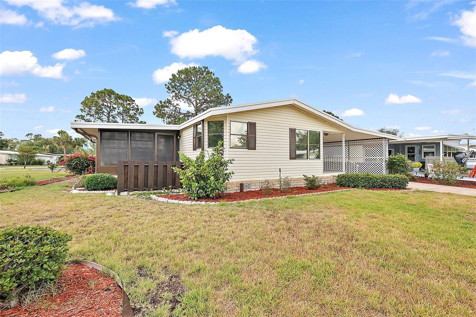 Tavares, FL 32778,2921 WEKIVA RD