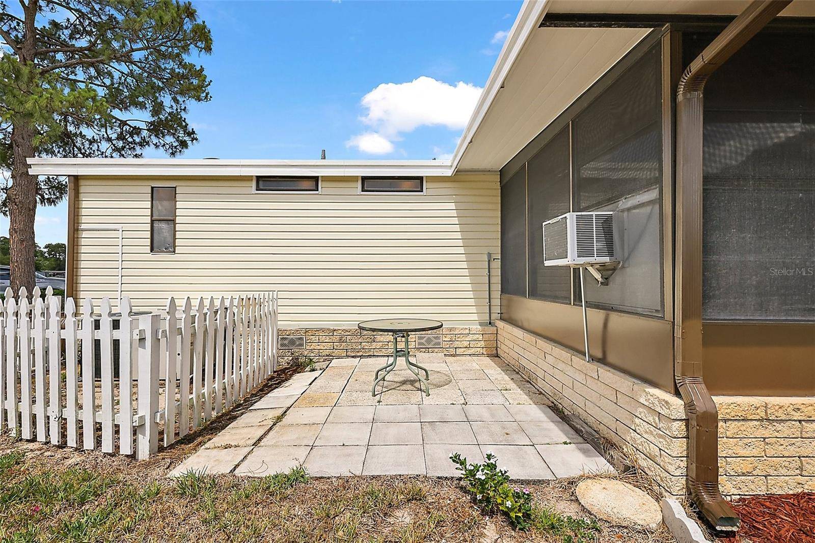 Tavares, FL 32778,2921 WEKIVA RD