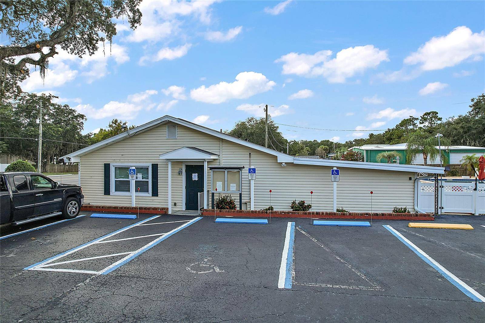 Leesburg, FL 34748,715 SURREY PL