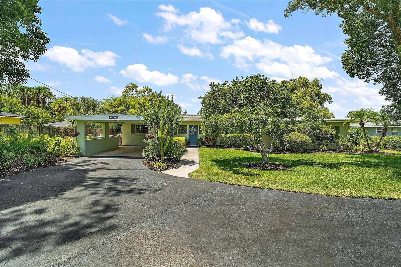 Eustis, FL 32736,33637 E LAKE JOANNA DR