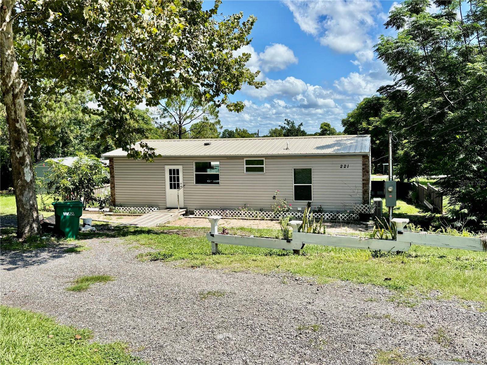 Lady Lake, FL 32159,221 SKYLINE DR