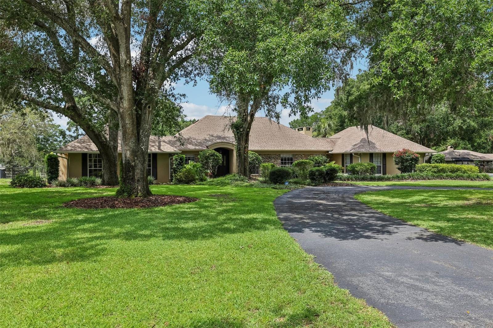 Eustis, FL 32726,1930 COUNTRY CLUB RD