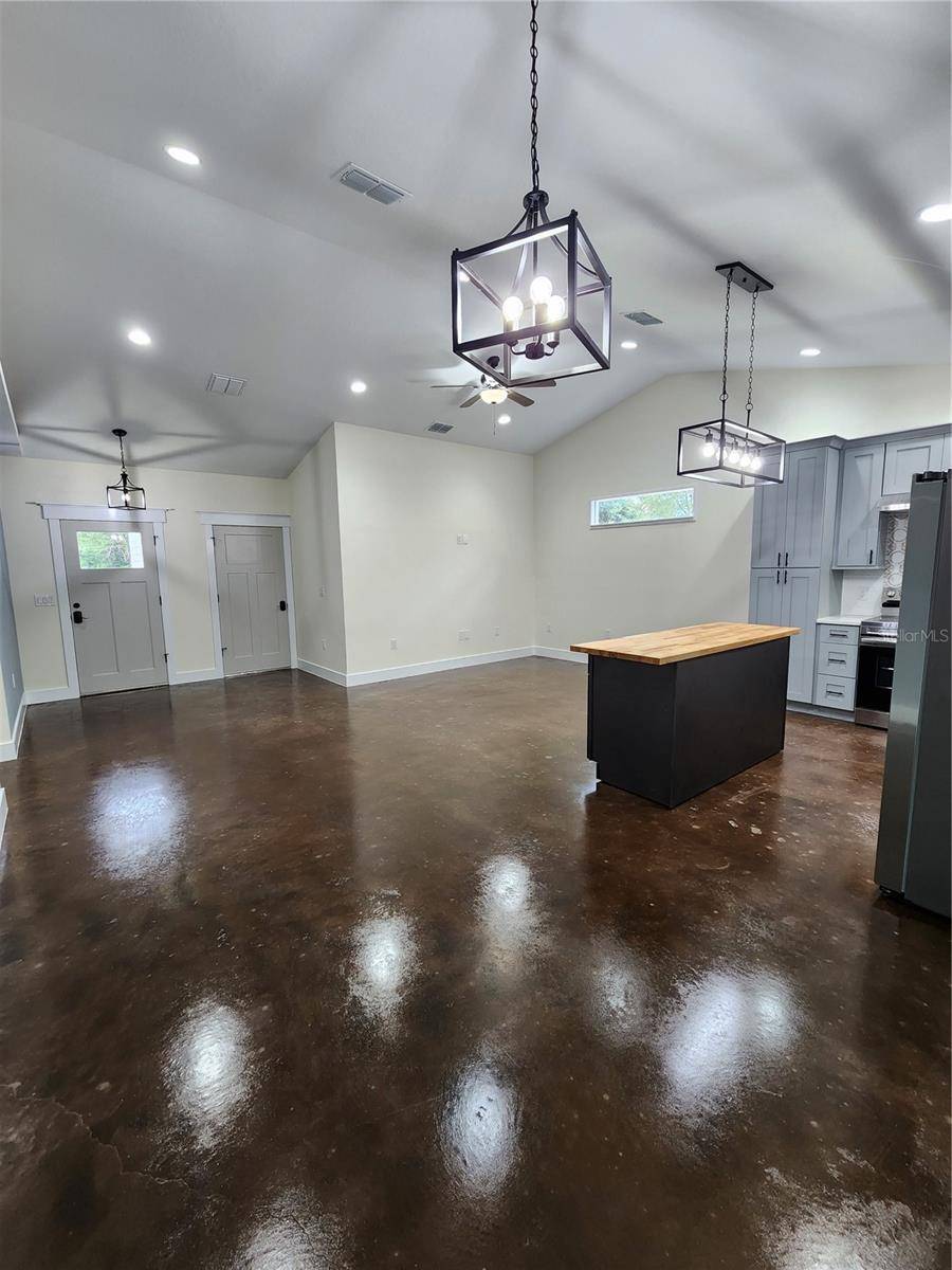 Lady Lake, FL 32159,39600 REDBUD RD
