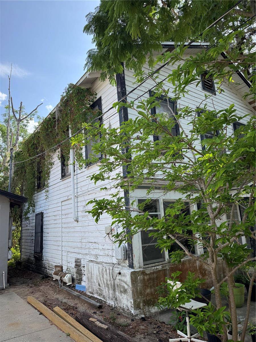 Eustis, FL 32726,220 E WOODWARD AVE