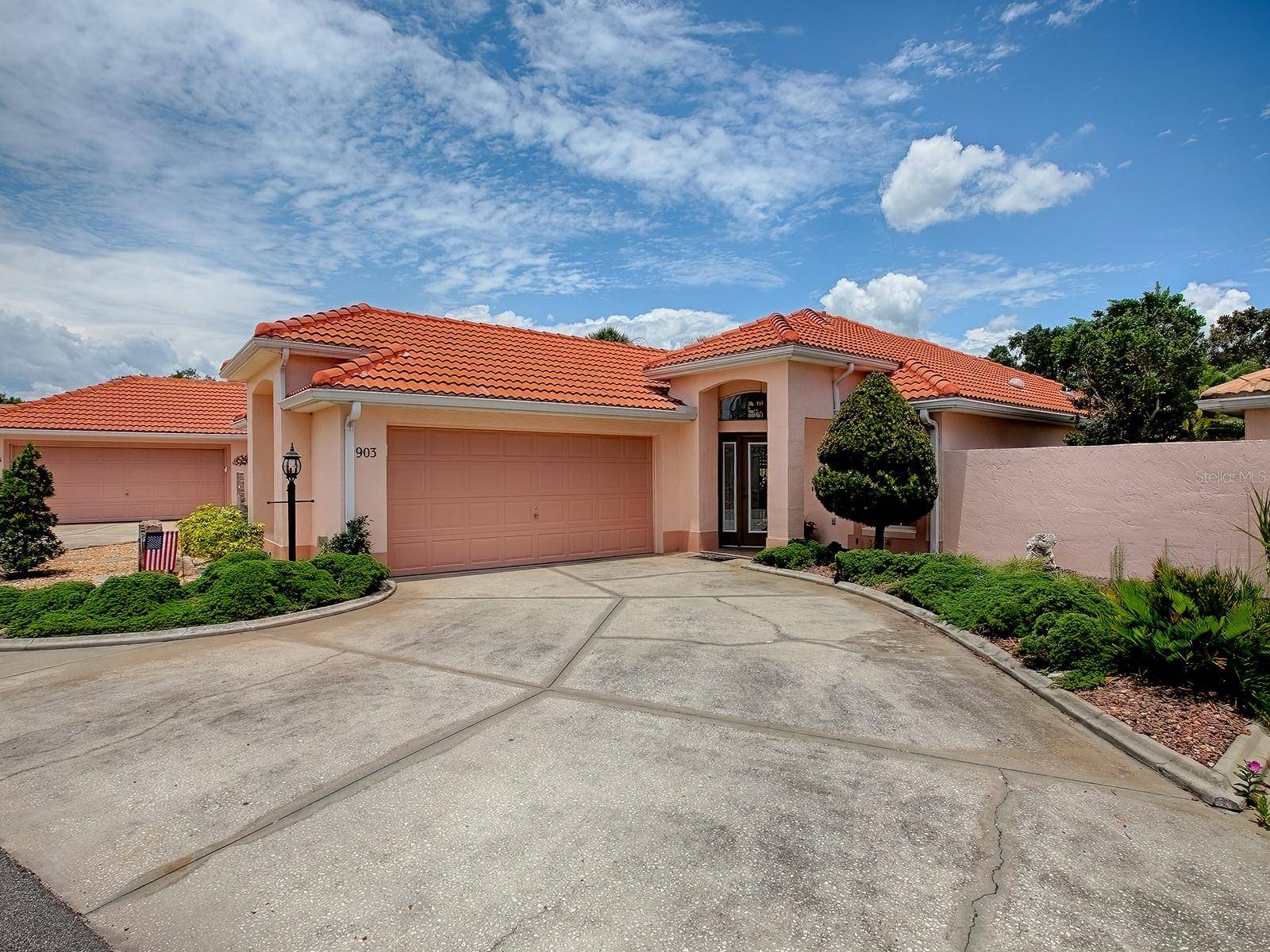 The Villages, FL 32159,903 SANTA ANNA LN