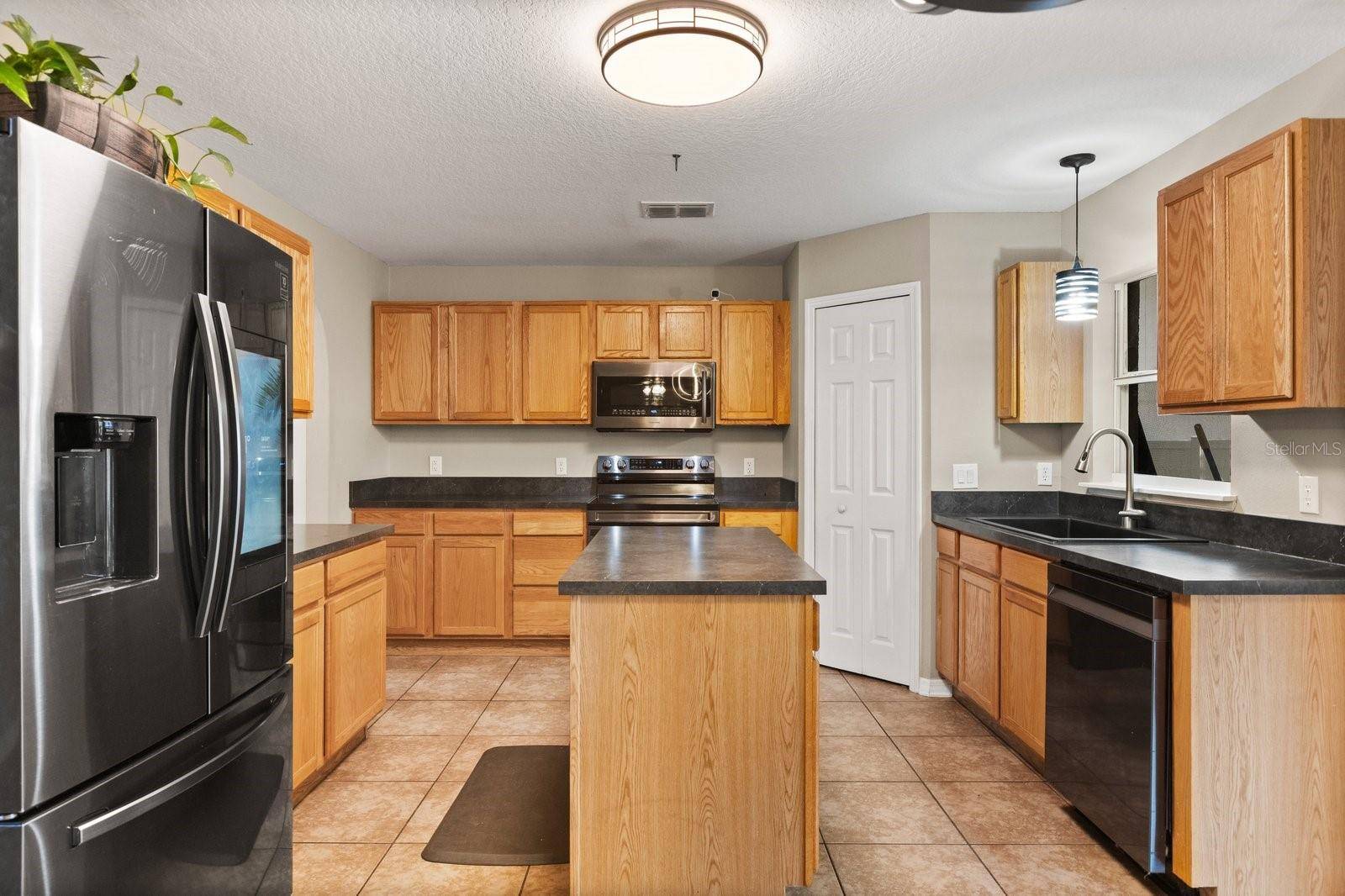 Fruitland Park, FL 34731,800 DAYBREAK DR