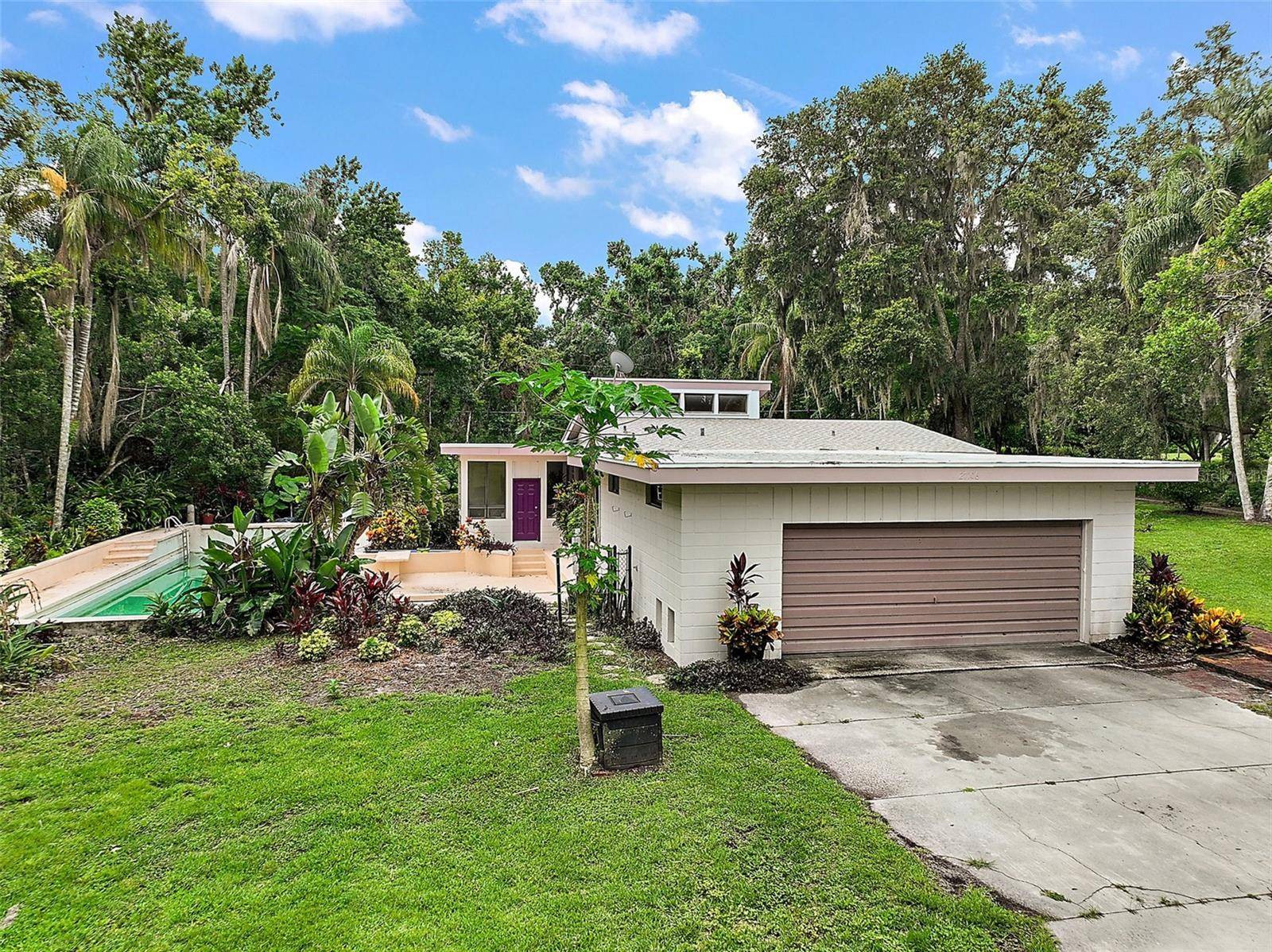 Yalaha, FL 34797,27113 ROBERTSON RD