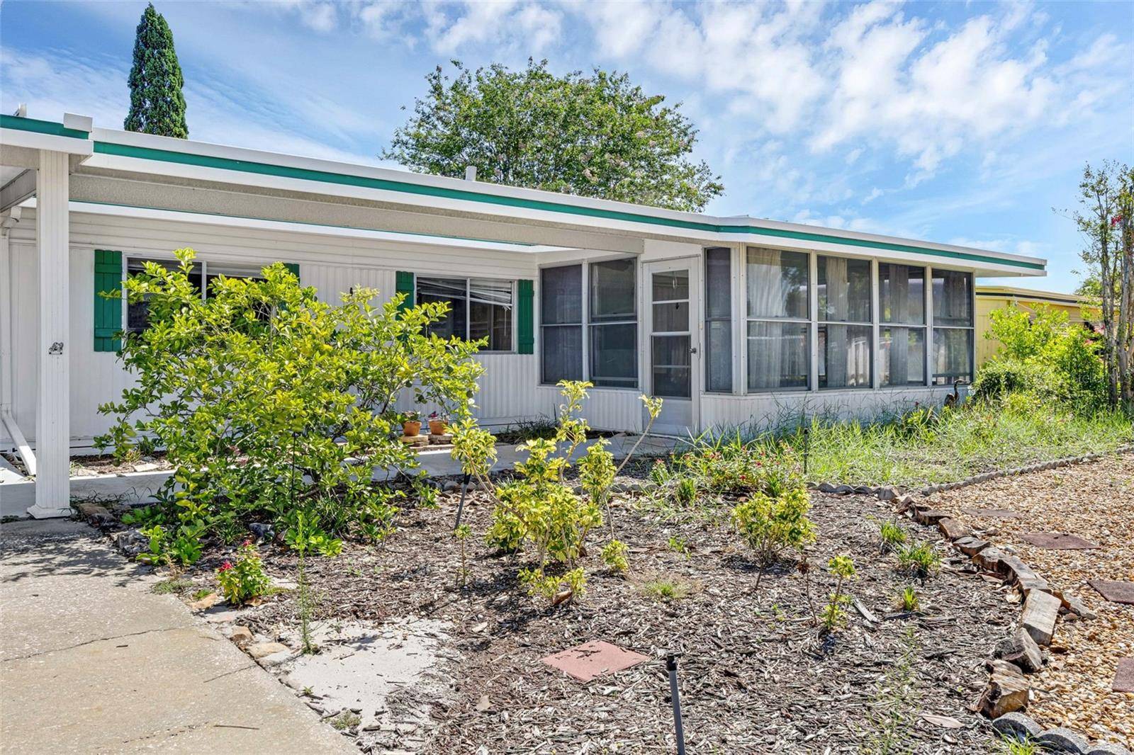 Tavares, FL 32778,2412 VINDALE RD