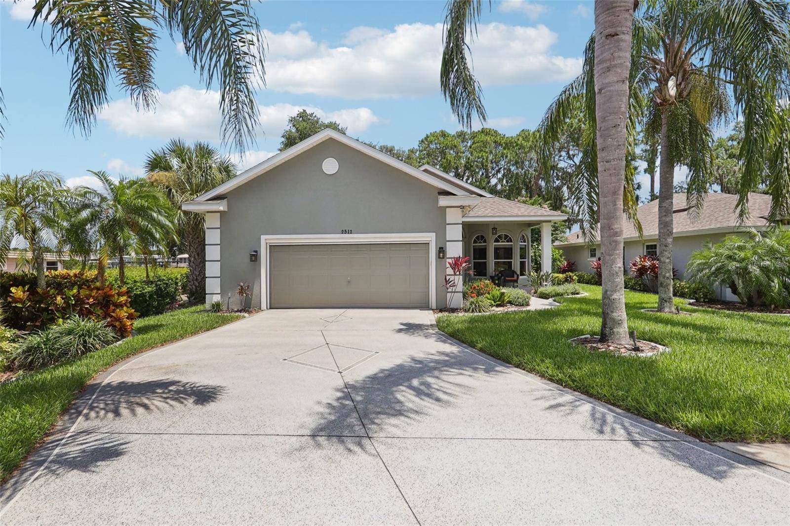 Tavares, FL 32778,2512 BAYWATER RD