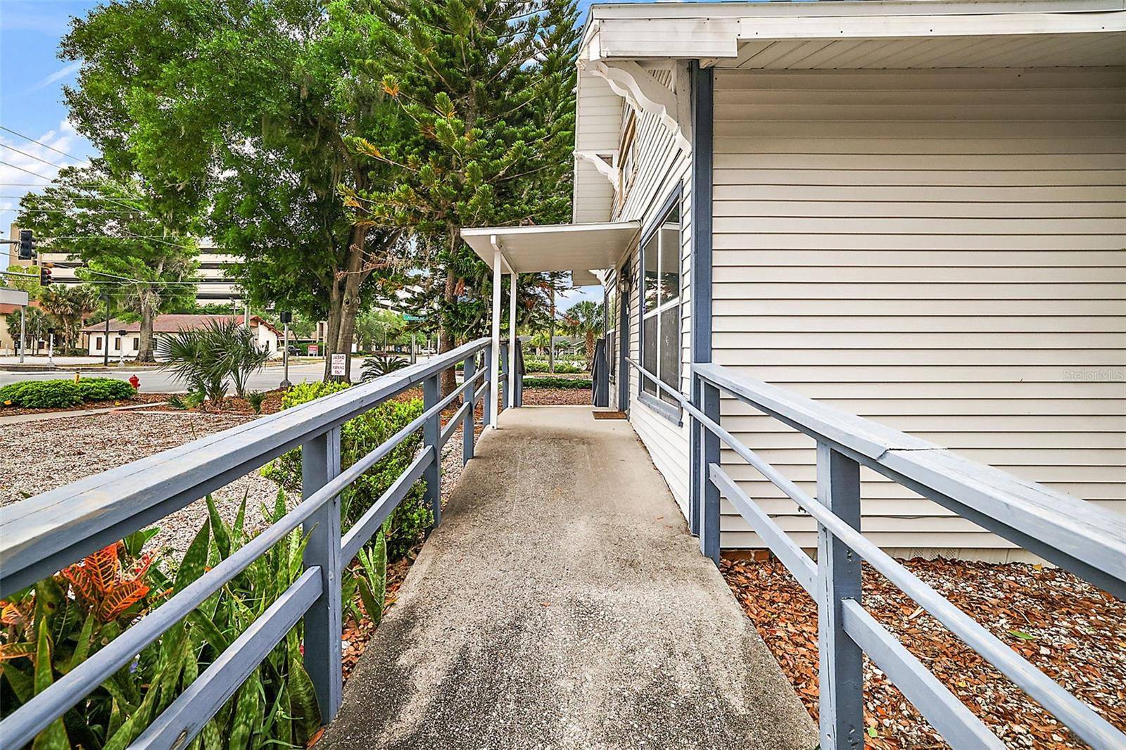 Tavares, FL 32778,305 N SINCLAIR AVE