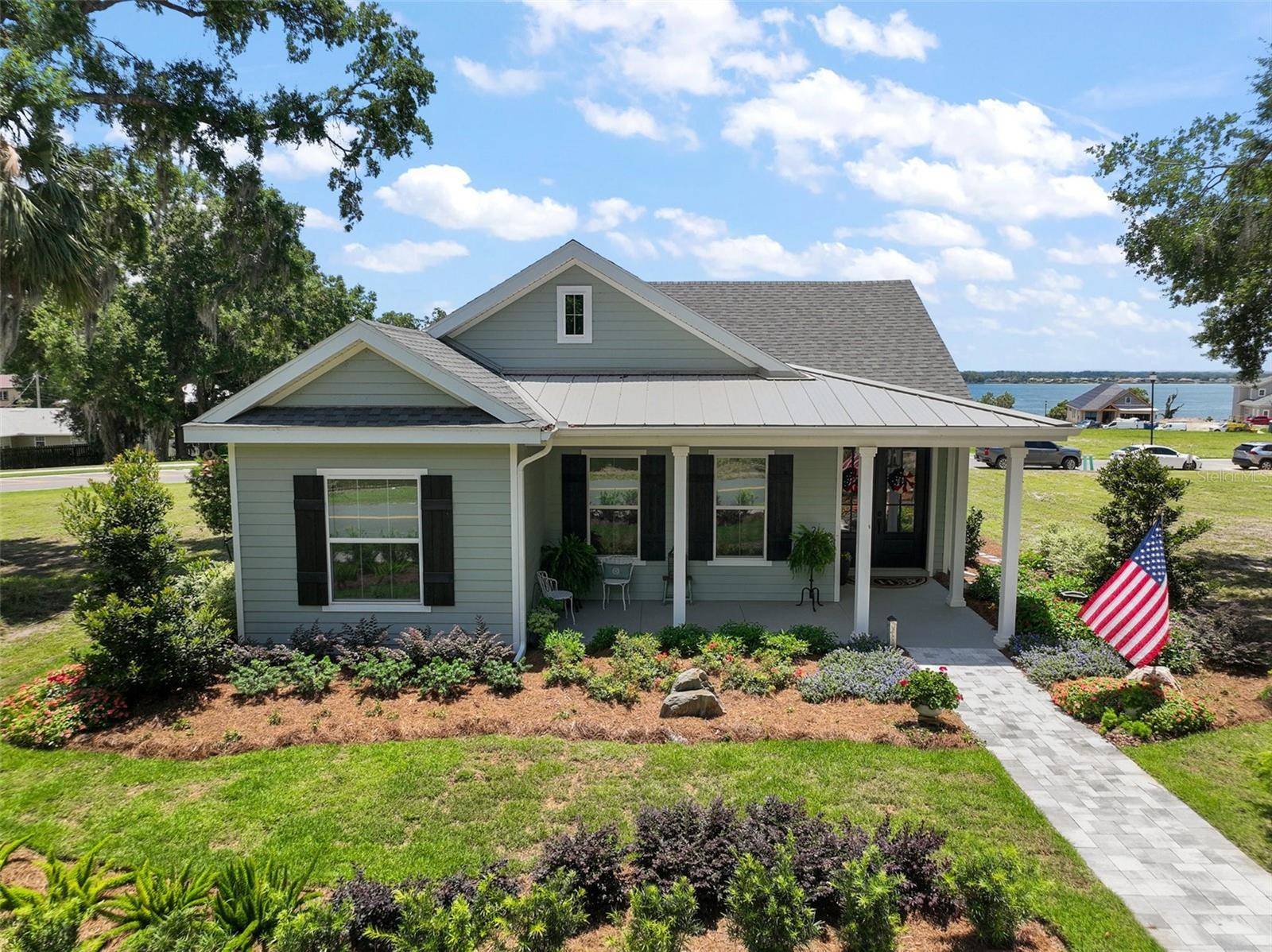 Mount Dora, FL 32757,622 W 11TH AVE