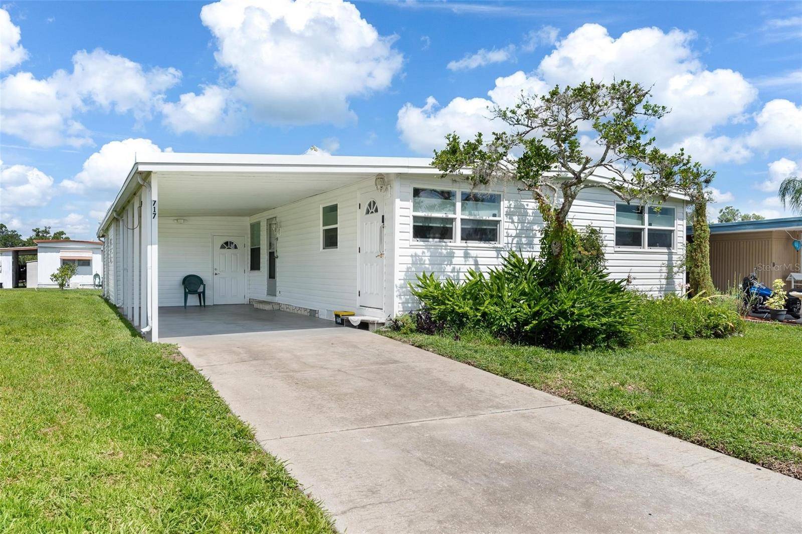 Leesburg, FL 34748,717 W COACH N FOUR DR