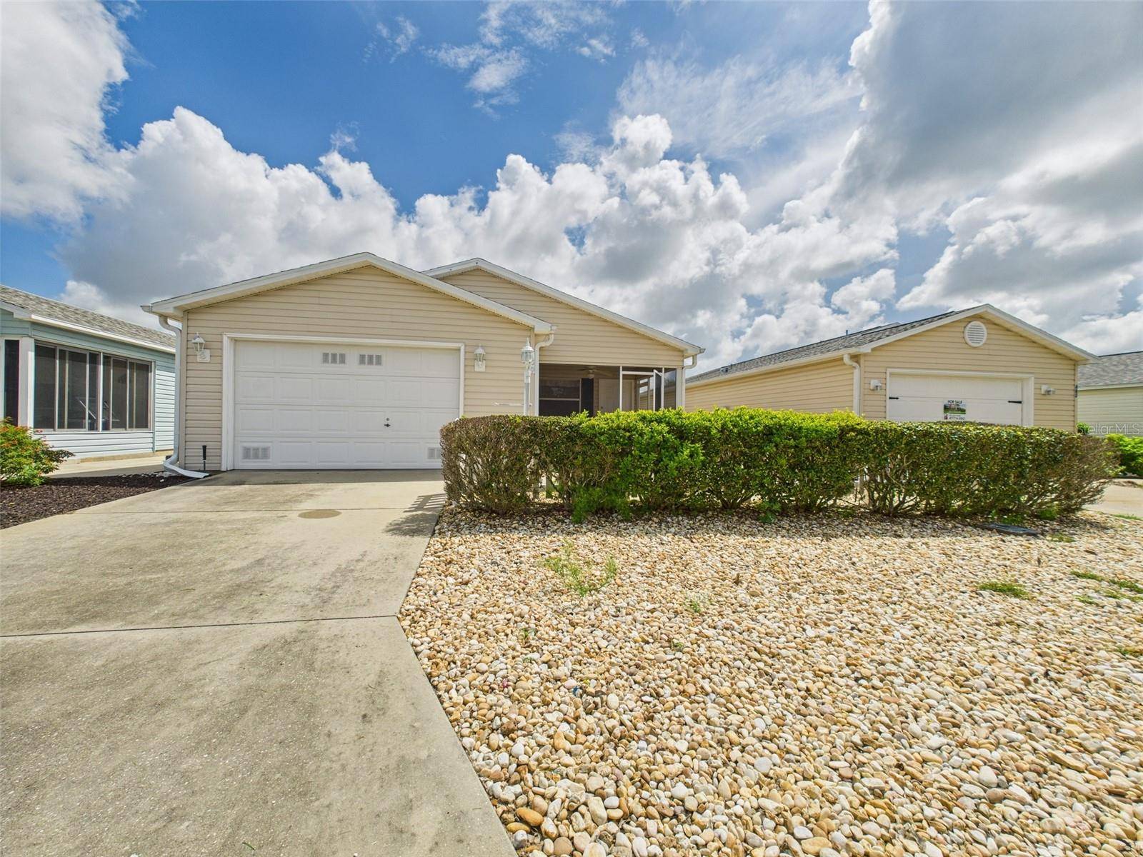 Lady Lake, FL 32159,480 HILDALGO DR