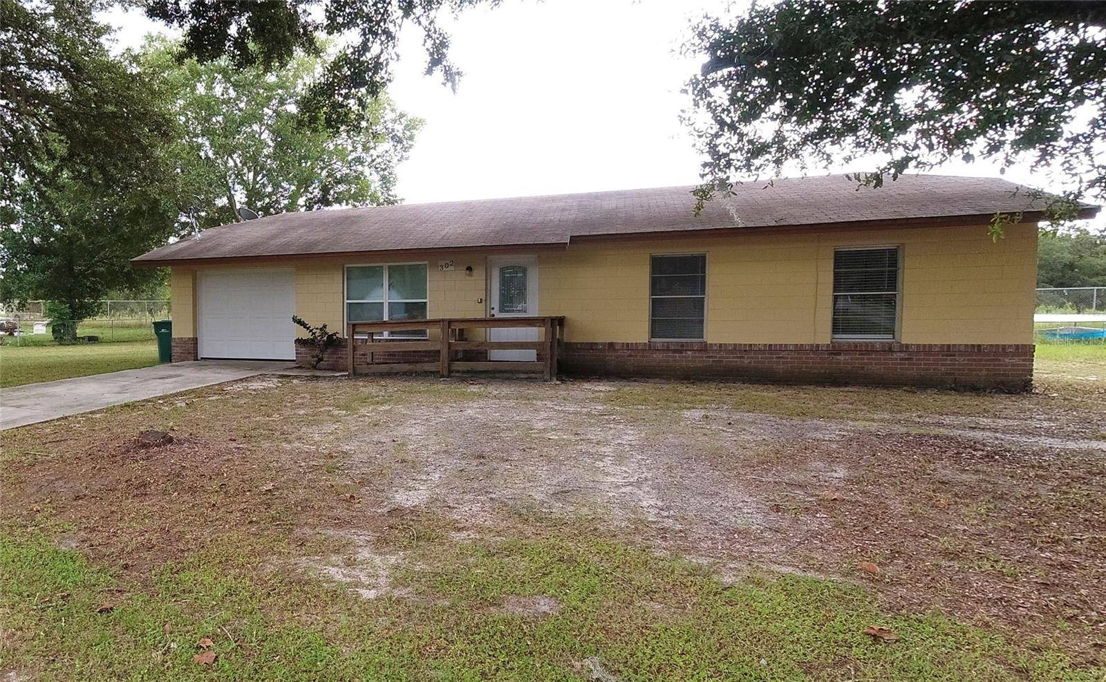 Lady Lake, FL 32159,302 W ROSE LN