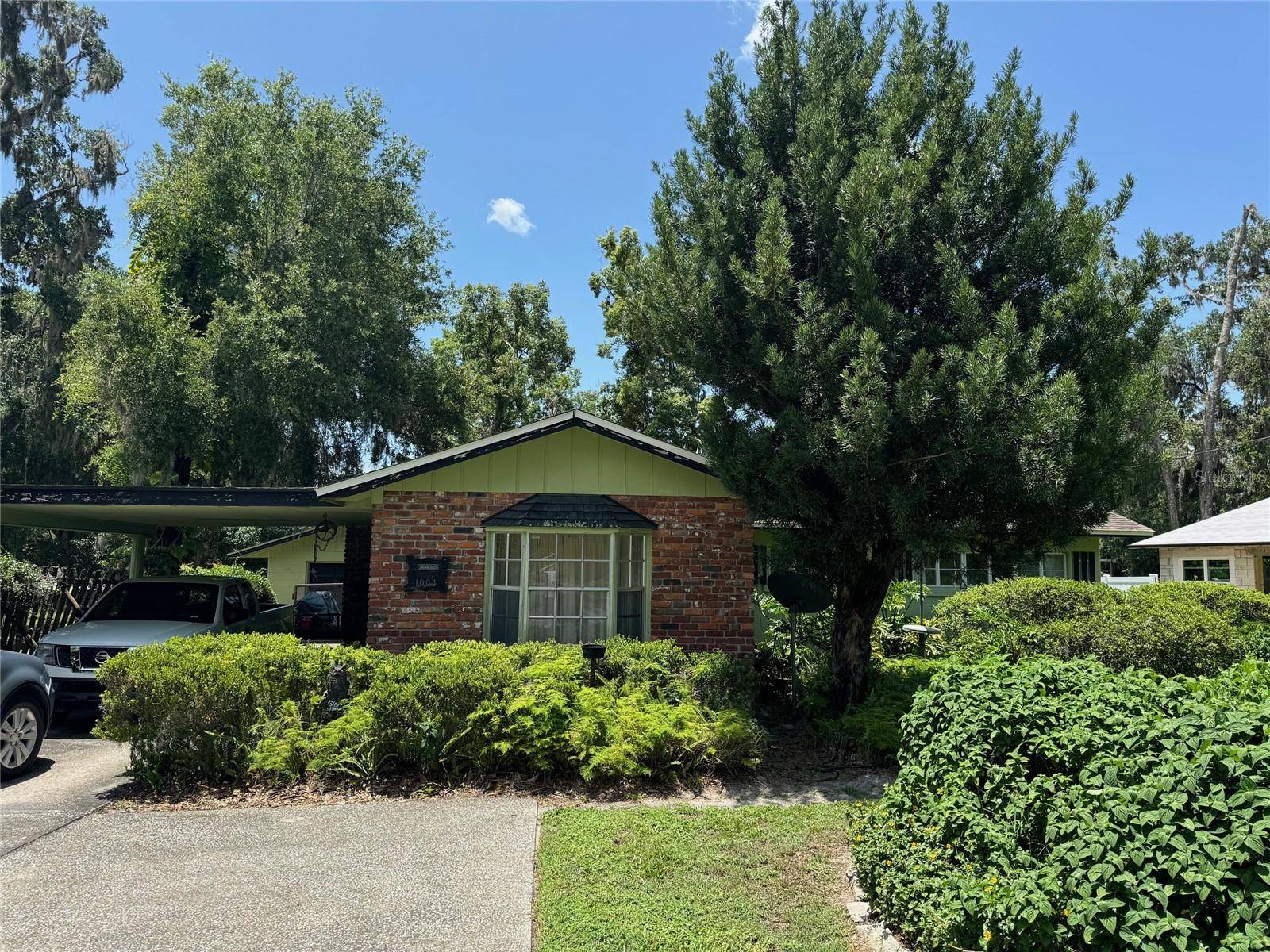 Mount Dora, FL 32757,1004 E 9TH AVE