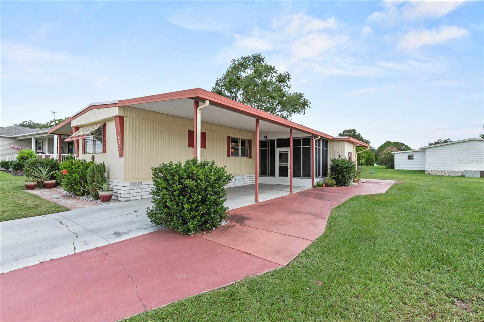 Lady Lake, FL 32159,805 ROYAL PALM AVE