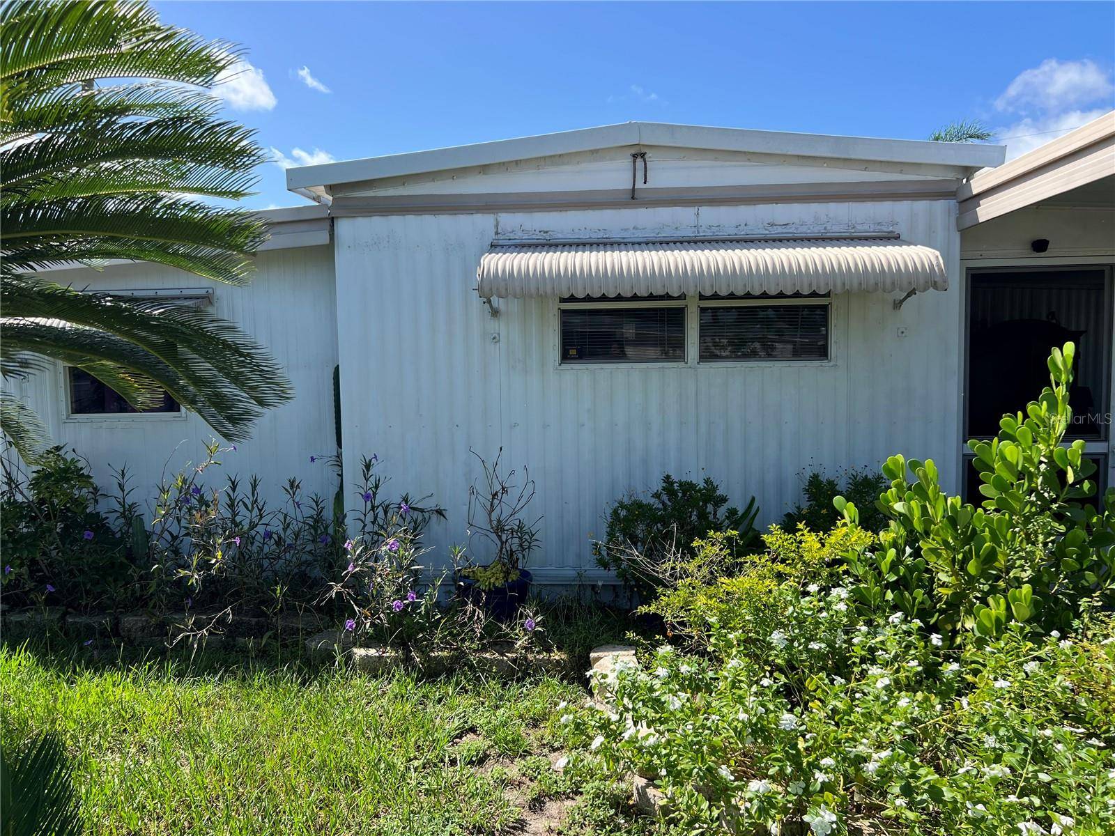 Tavares, FL 32778,1421 S SHORE DR