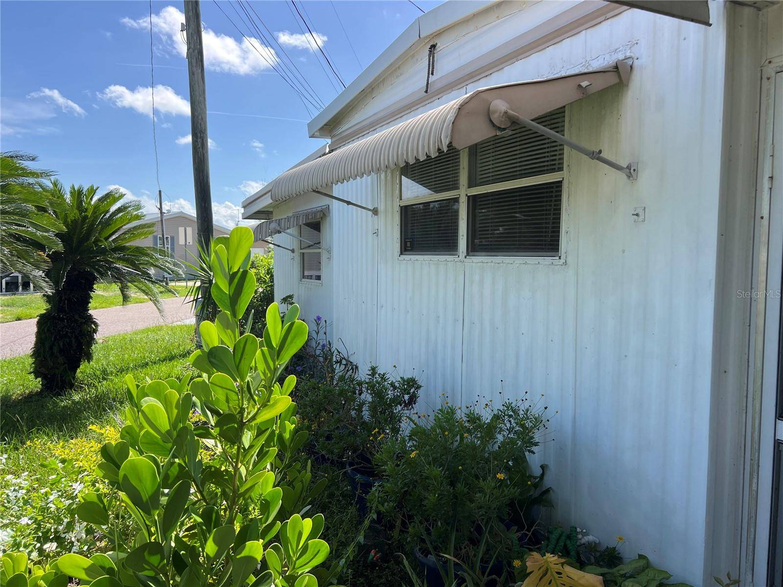 Tavares, FL 32778,1421 S SHORE DR
