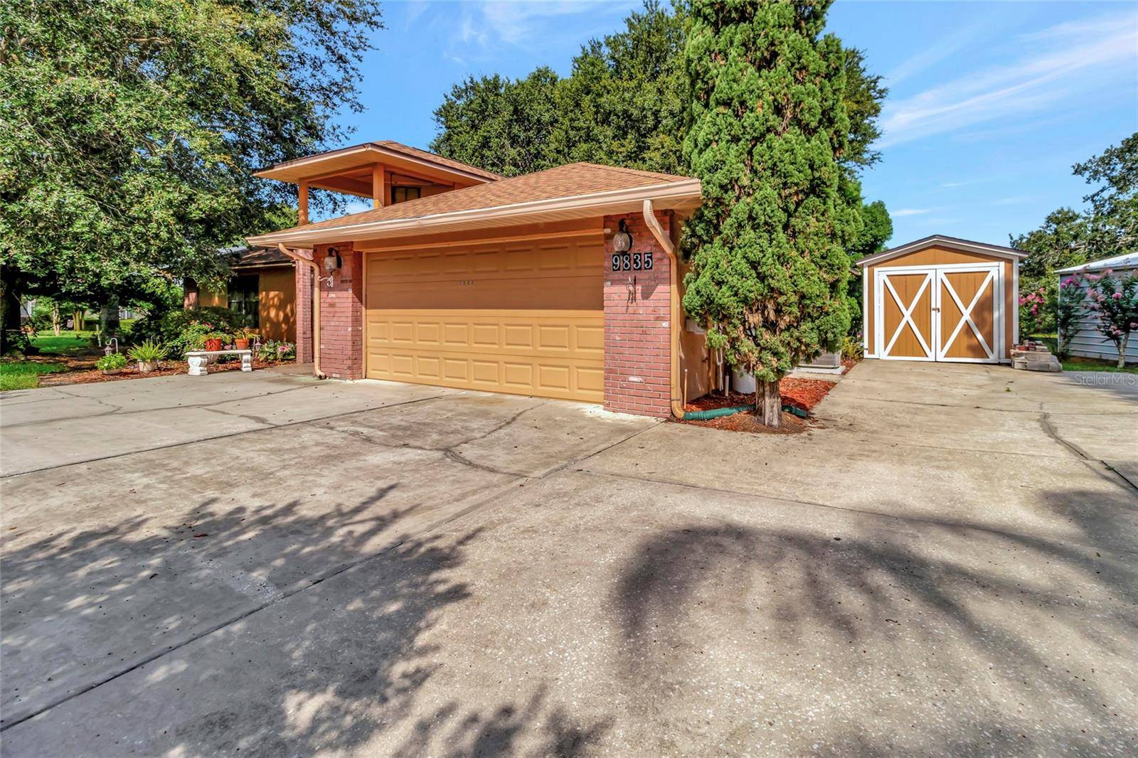 Clermont, FL 34711,9835 LAKESHORE DR