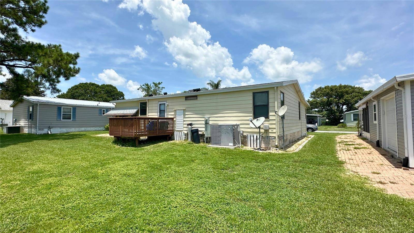 Lady Lake, FL 32159,908 ROSE LN