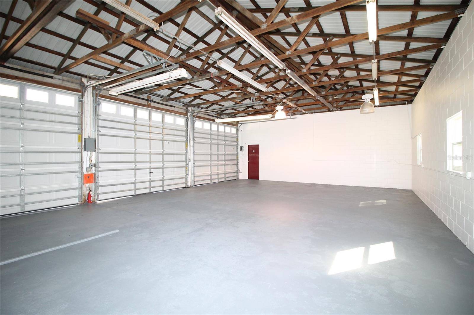 Groveland, FL 34736,642 W BROAD ST